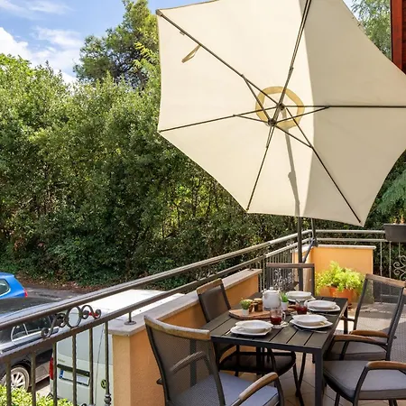 Apartment Four Seasons