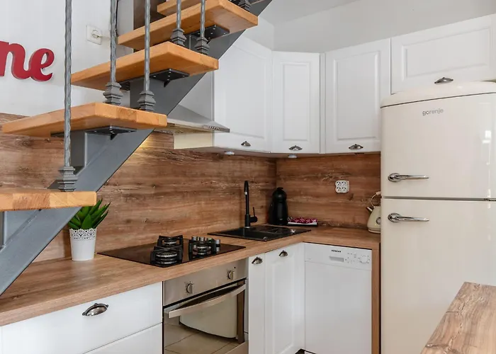 Four Seasons Apartment