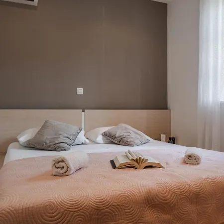 公寓 Four Seasons 扎达尔