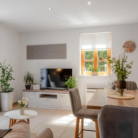 Four Seasons 公寓 *