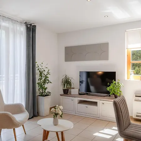 Four Seasons 公寓 扎达尔