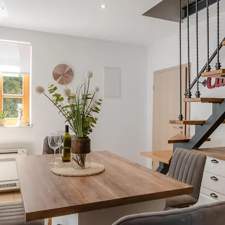 Four Seasons 扎达尔