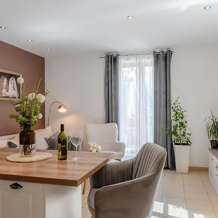 Apartment Four Seasons
