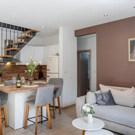 Four Seasons Apartment *