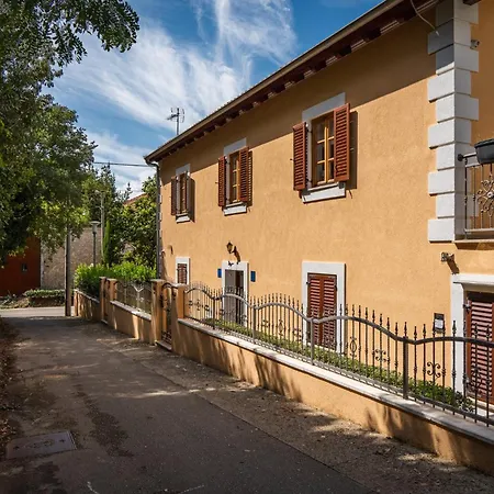 Four Seasons 公寓 *